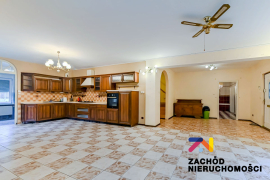 Wyjątkowy dom w Ochli na sprzedaż